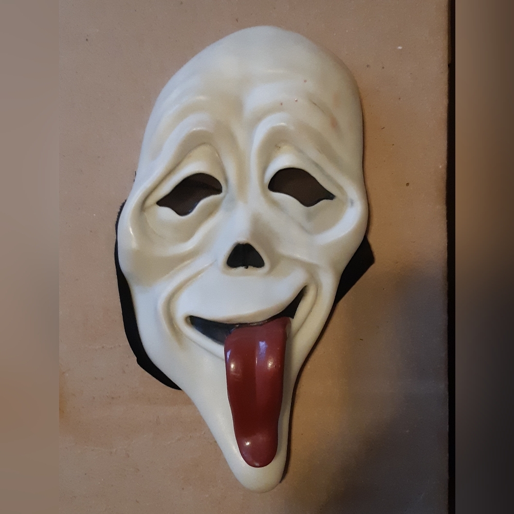 Scary Movie Mask - Picture 10 of 14